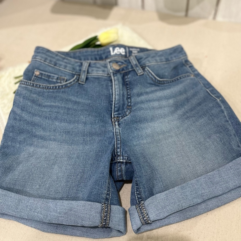Lee Denim Regular Fit Short Mid Rise Light Blue Shorts, Washed - Not Worn, Sz. 6 - Picture 14 of 14